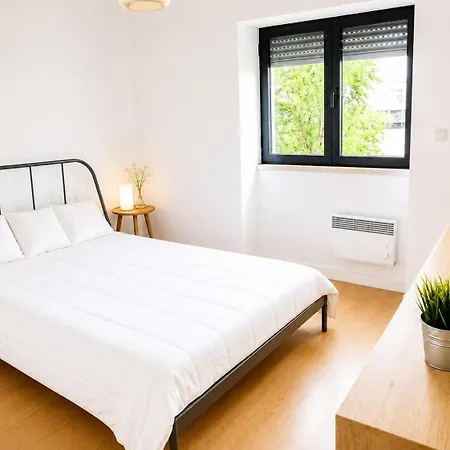 & Spacious 6-bedroom