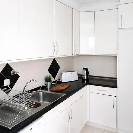 & Spacious 6-bedroom